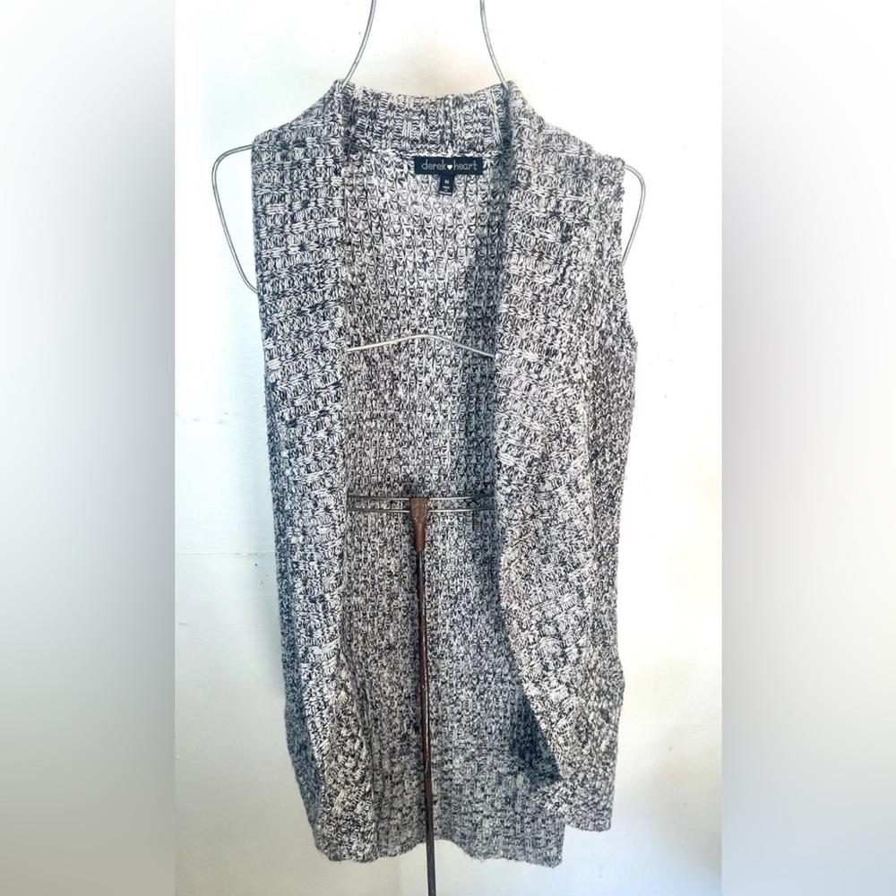 Derek Heart Long sleeveless open front Vest cardigan size medium gray tones